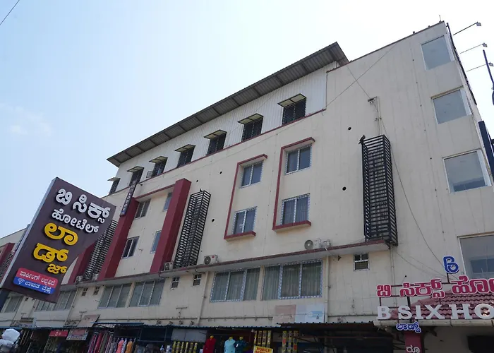 Family Hotel: B Six Hotel